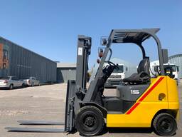 Вилочний автонавантажувач TCM (Nissan), з бічним зміщенням