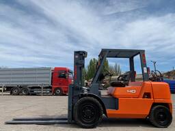 Вилочний навантажувач Nissan F04B40T-F29C. Максимальна вантажопідйомність 4.5 тонни