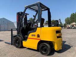 Вилочний навантажувач Nissan U1F2A25D із синхронним позиціонером вил