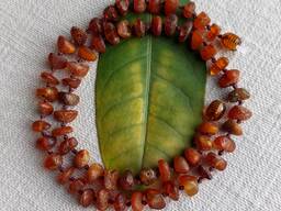 Вишукане янтарне кольє темних відтінків