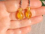 Виточені бурштинові сережки Краплини Сонця, изящные янтарные серьги - фото 3