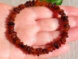 Яскравий янтарний браслет із натурального бурштину благородних коньячних вишневих відтінкі - фото 1