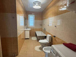 Заміський будинок з ремонтом, меблями та індивід. опаленням.