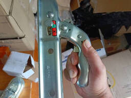 Зчіпний пристрій Knott 1400 kg на квадратне дишло 60 мм