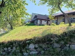 Земельна ділянка з будинком