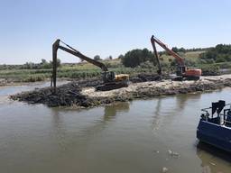 Чистка озер рек дренажей. Ломаем цеха, металлоконструкции