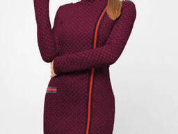 Женское платье из ангоры приталенного силуэта с длинным рукавом и бархатной отделкой...