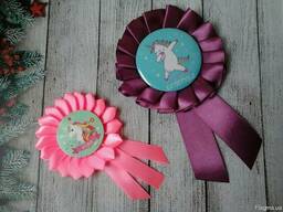 Значки с розетками