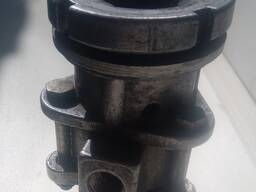 Золотник (клапан) на автокран.